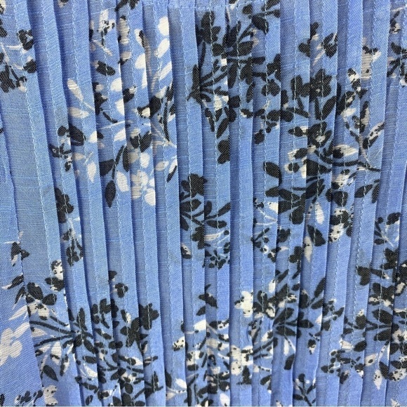 NANETTE Lepore Blue Floral Pleated 3/4 Sleeve Blouse Medium - Picture 8 of 12